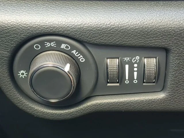 2026 Chrysler Voyager LX - Photo 28