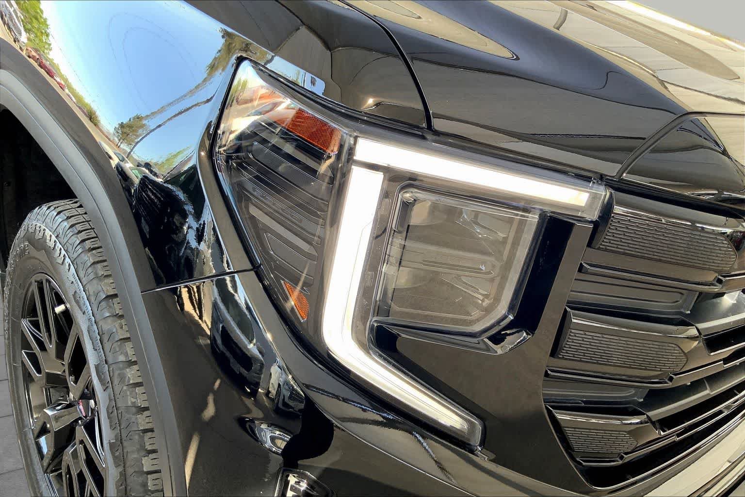 Used 2024 Onyx Black GMC Elevation image 28