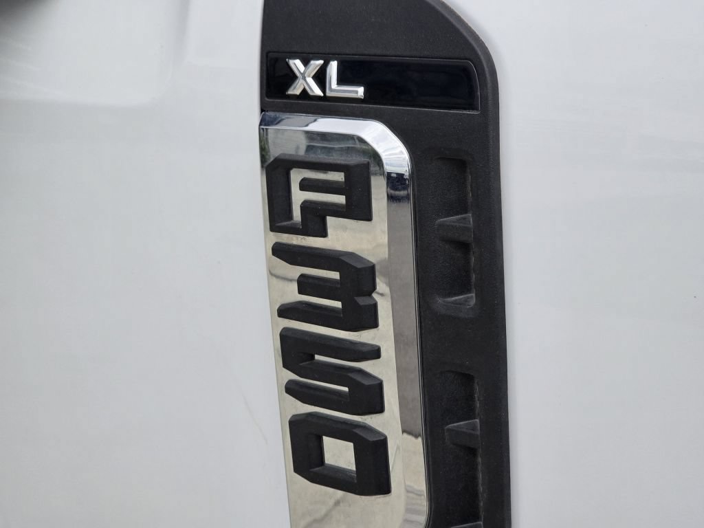 New 2025 Oxford White Ford XL image 24