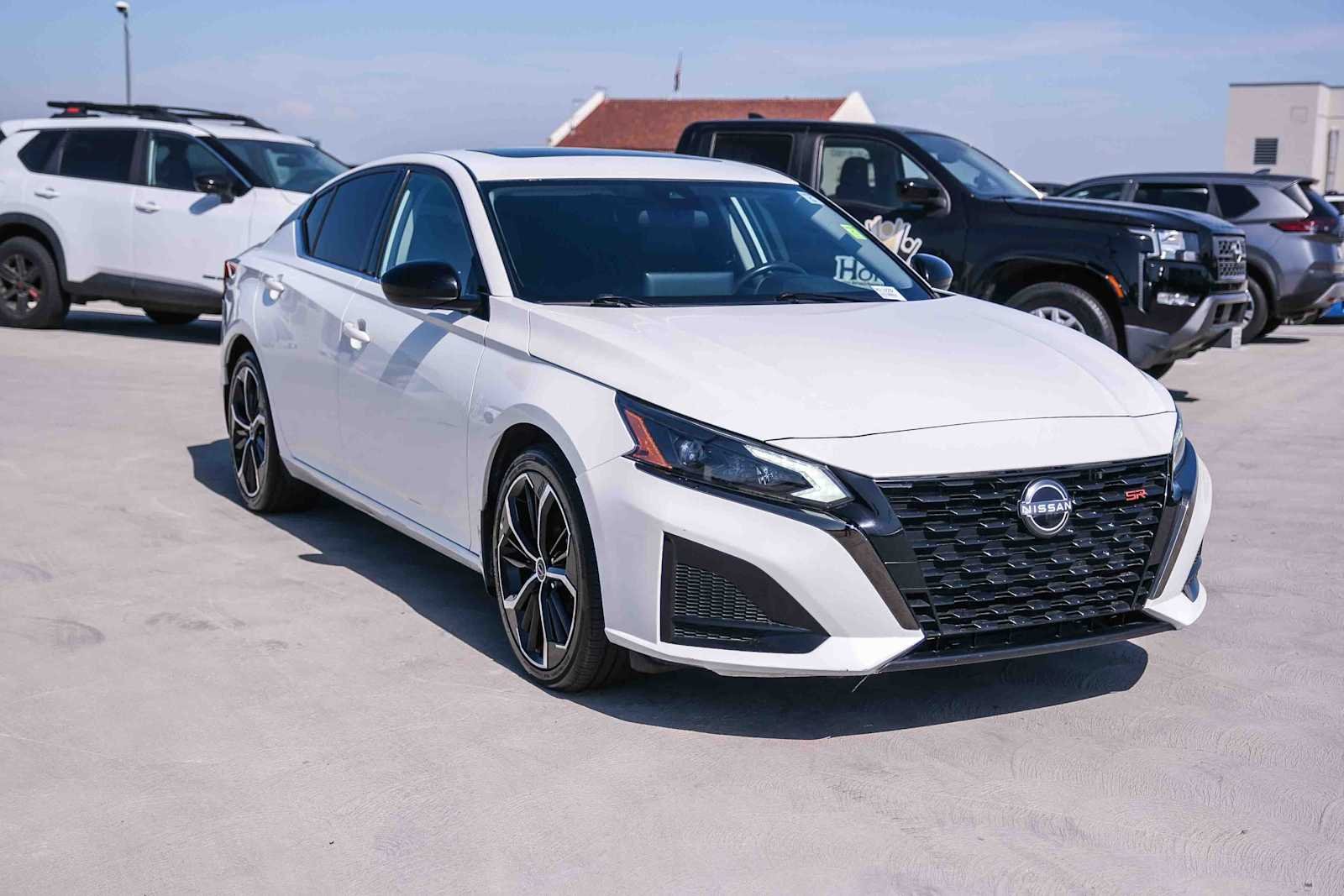 Used 2023 Pearl White Tricoat Nissan 2.5 SR image 3