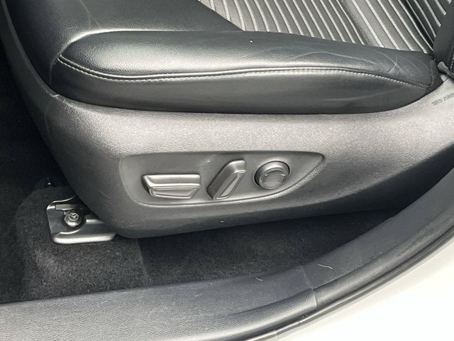 Used 2022 Wind Chill Pearl Toyota XSE image 10