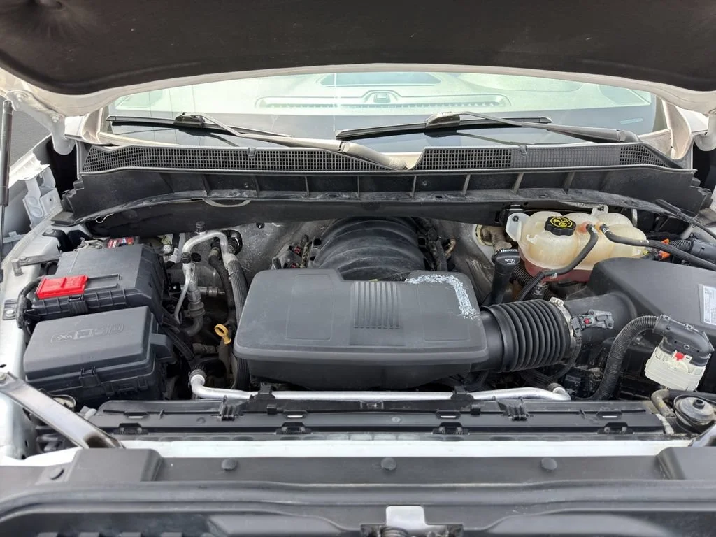 Used 2020 SUMMIT WHITE Chevrolet RST image 21
