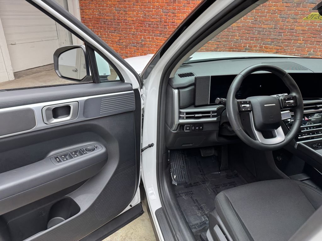 Certified Used 2025 White Hyundai SE image 8