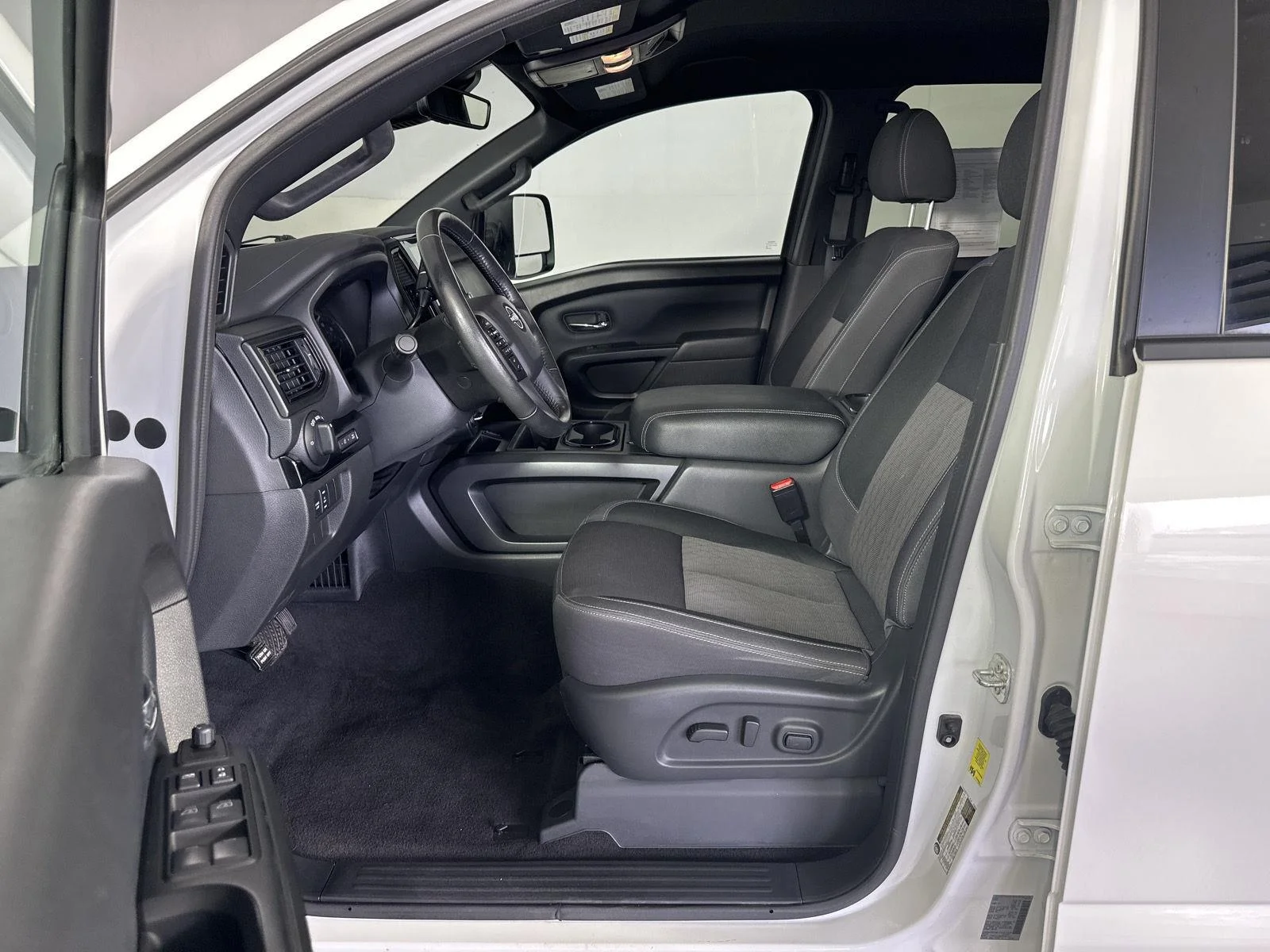 Used 2024 Glacier White Nissan SV image 7