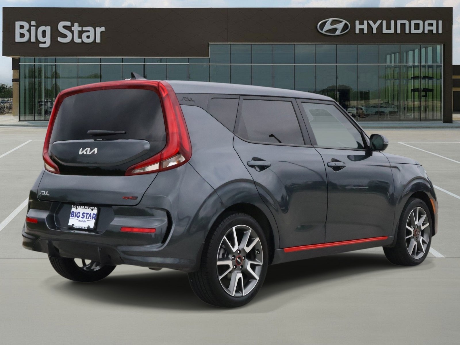 Used 2022 Gravity Gray Kia GT-Line image 4