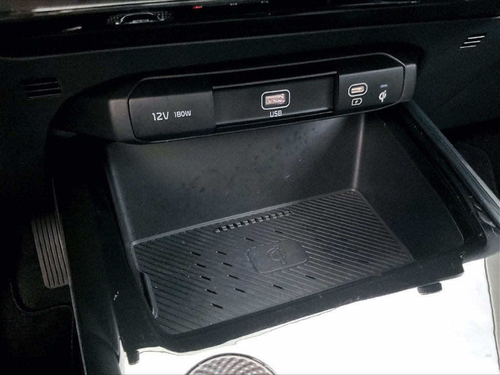 Used 2025 Black Kia Wind image 25