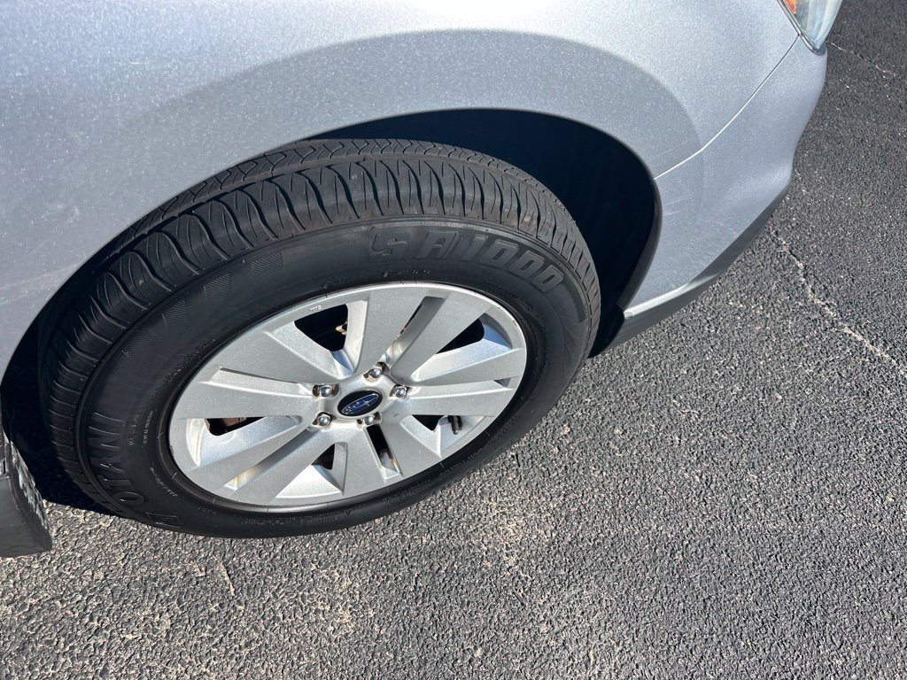 Used 2017 Silver Subaru 2.5i Premium image 10
