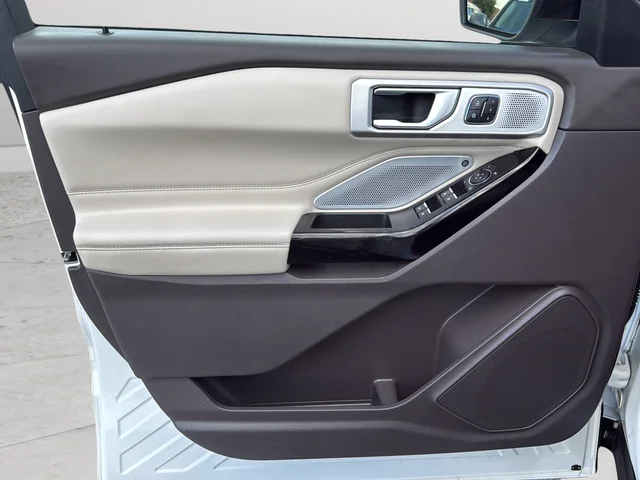 Used 2022 White Ford Platinum image 17