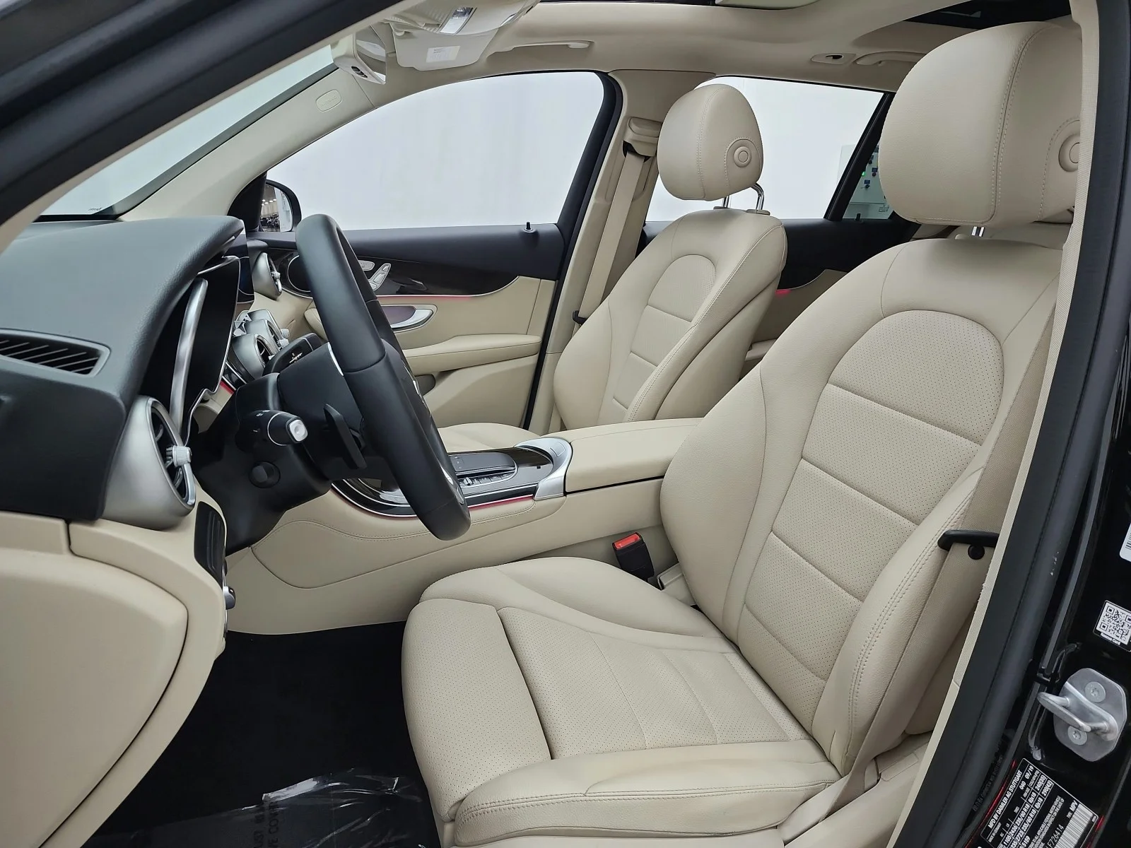 Used 2020 Black Mercedes-Benz GLC 300 4MATIC® SUV image 13