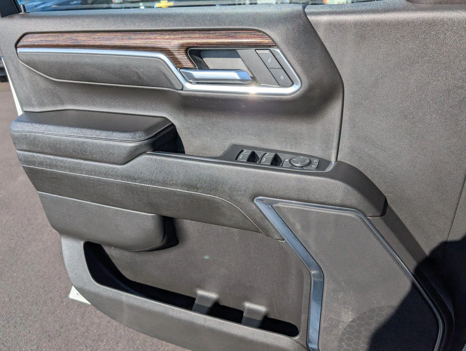 Used 2023 Summit White GMC Elevation image 14