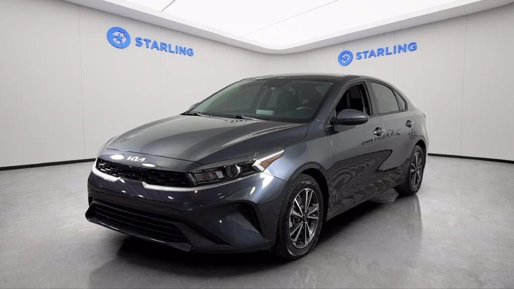 Used 2024  Kia LXS image 17