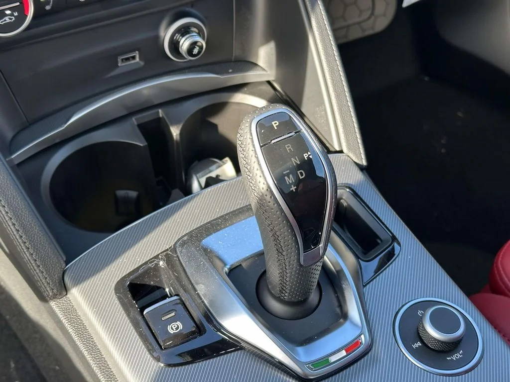 2025 Alfa Romeo Stelvio Base - Photo 20