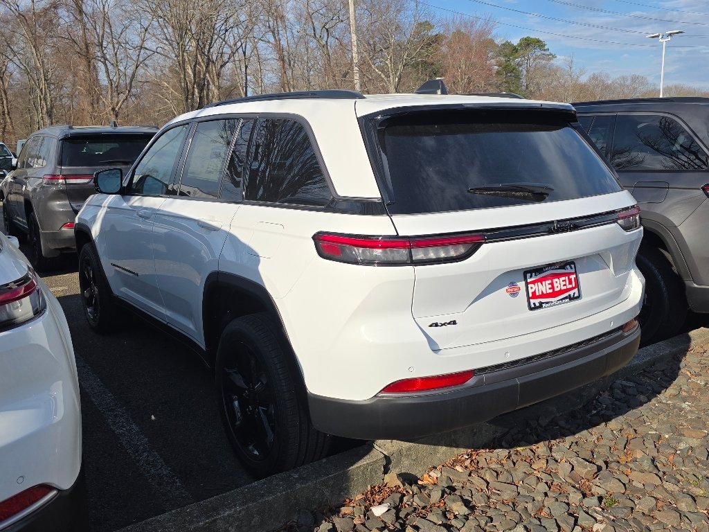 New 2026 Bright White Clear-Coat Exterior Paint Jeep Limited image 12