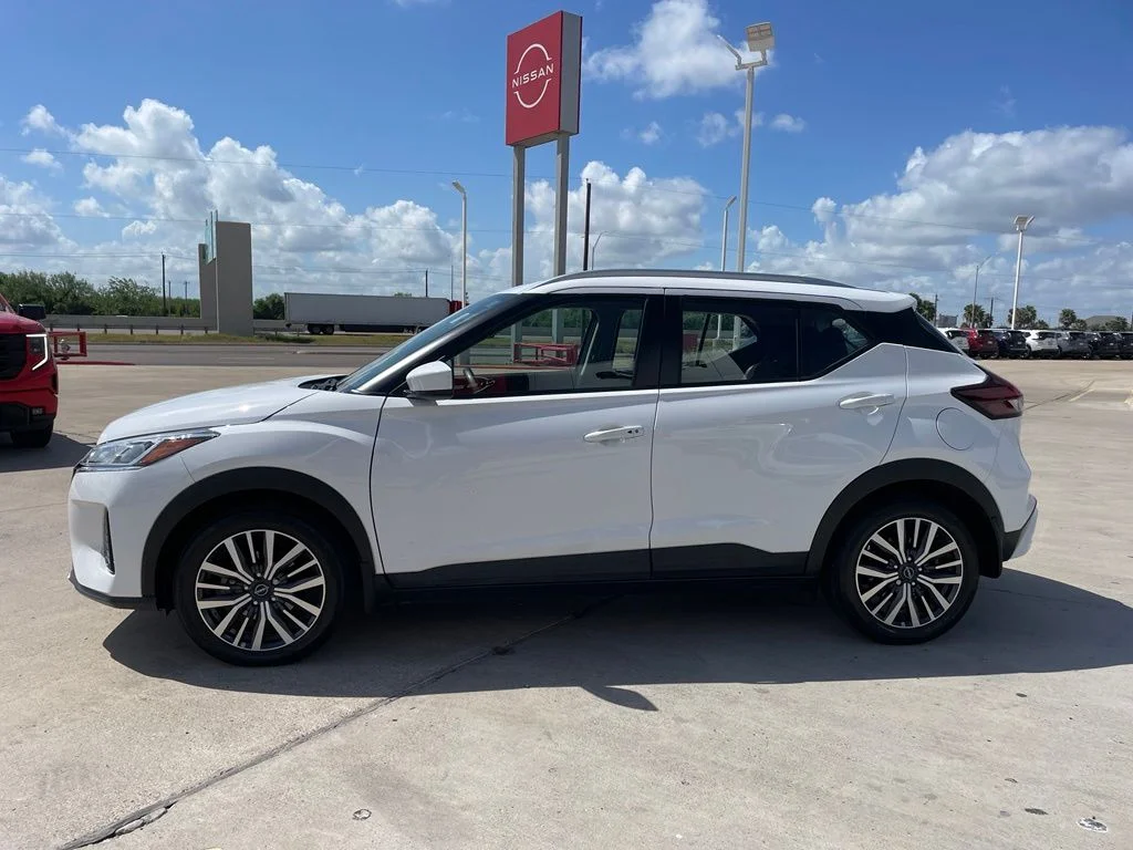 Used 2024 White Nissan SV image 4