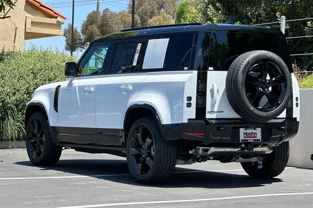 New 2026 Fuji White Land Rover X-Dynamic SE image 3