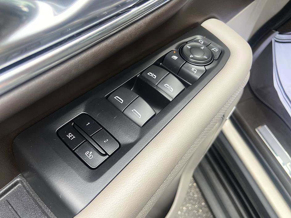 Used 2024 Pearl Beige Metallic GMC SLT image 10