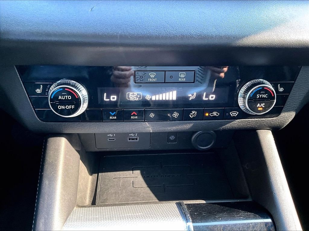 Used 2022 Black Mitsubishi SEL image 27