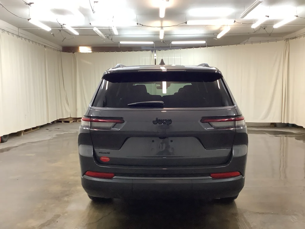New 2026 Baltic Gray Metallic Clear-Coat Exterior Paint Jeep Limited image 7