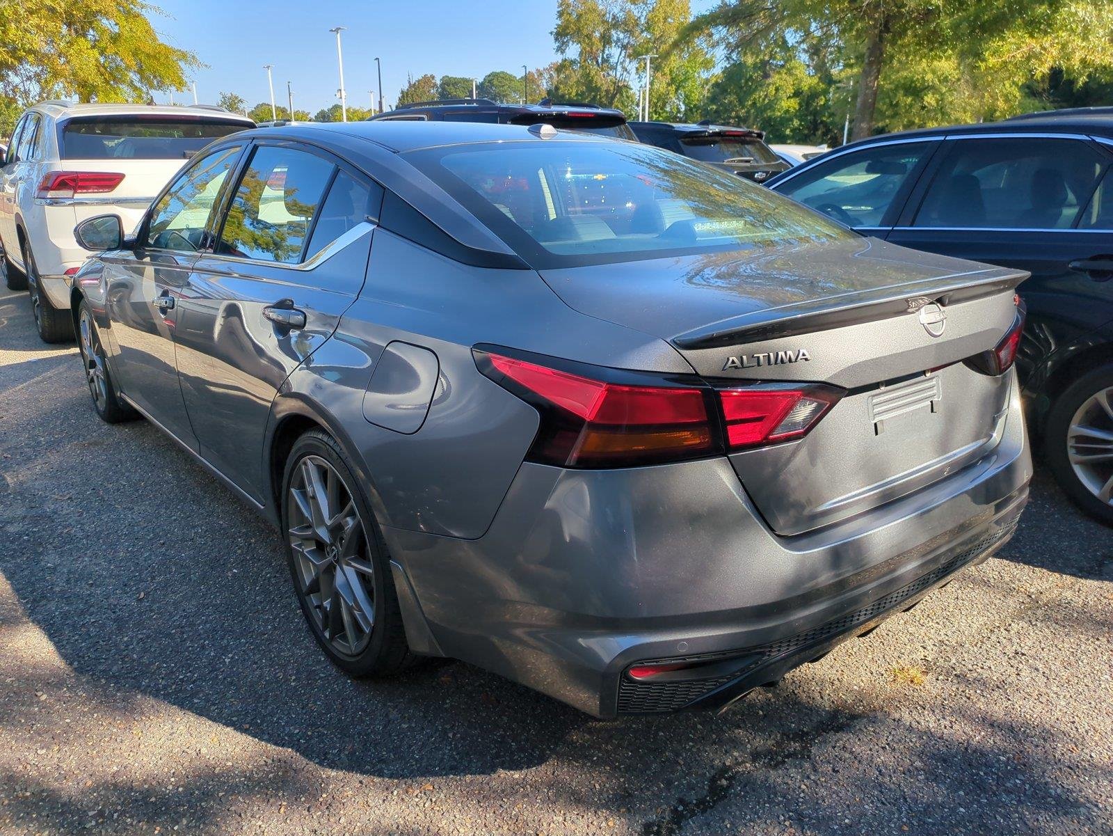 Used 2024 Gun Metallic Nissan 2.0 SR image 5