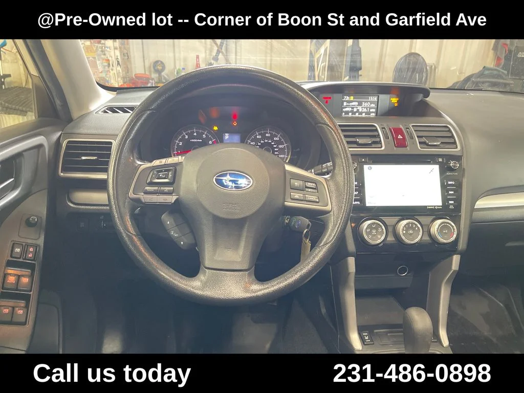 Used 2016 Silver Subaru 2.5i Premium image 24