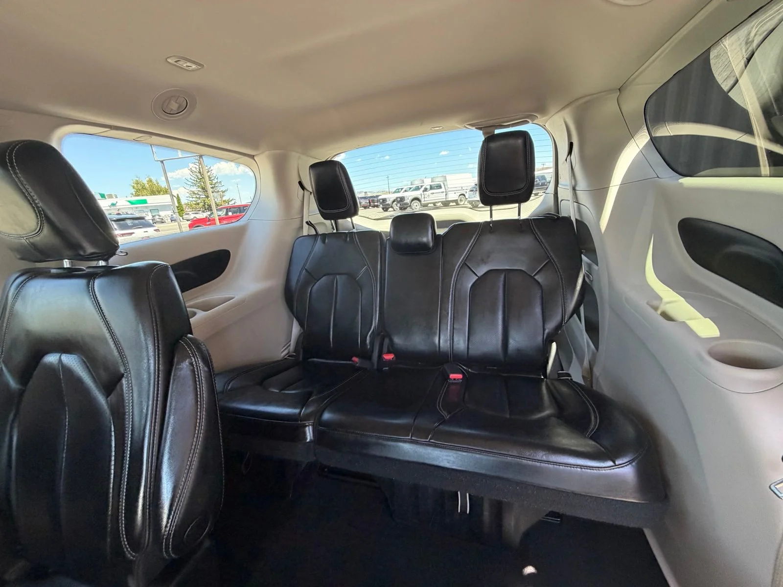 Used 2023 Black Chrysler Touring L image 28