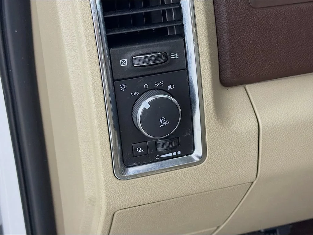 Used 2018  Ram Laramie image 11