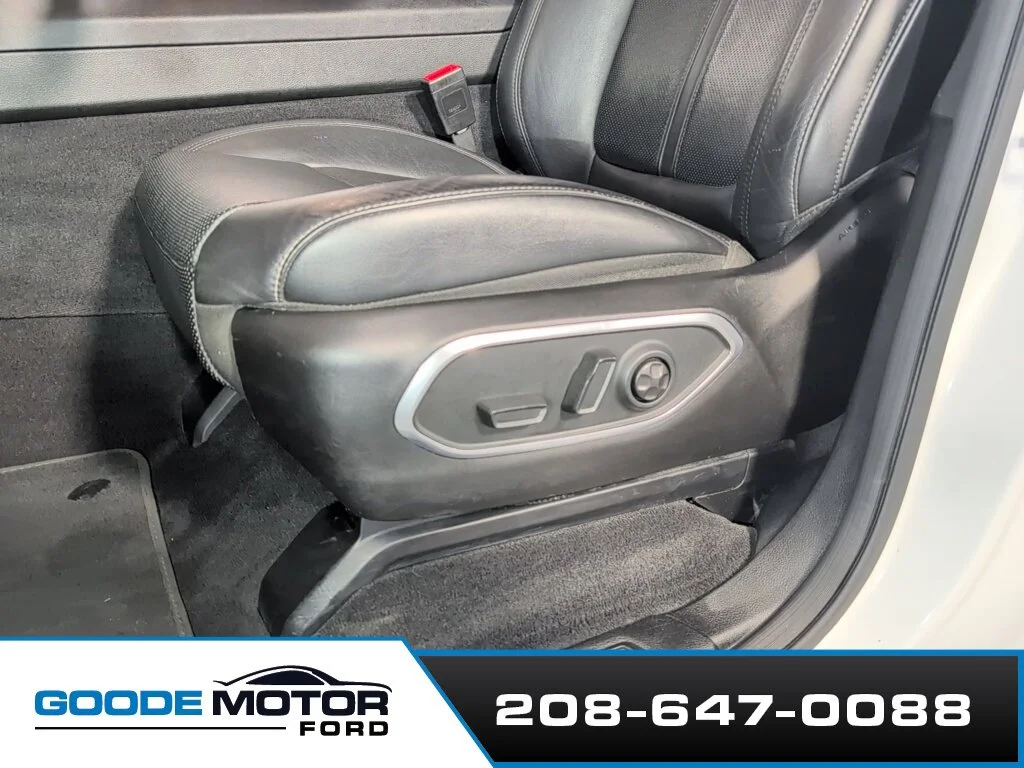 Certified Used 2024 Bright White Clearcoat Jeep Series II image 11
