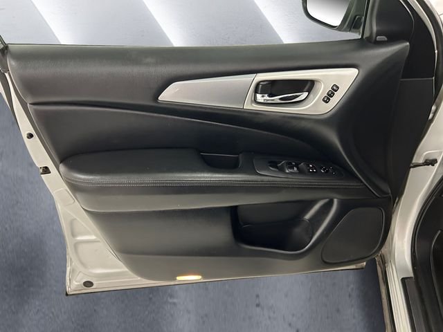 Used 2020 Silver Nissan SL image 12