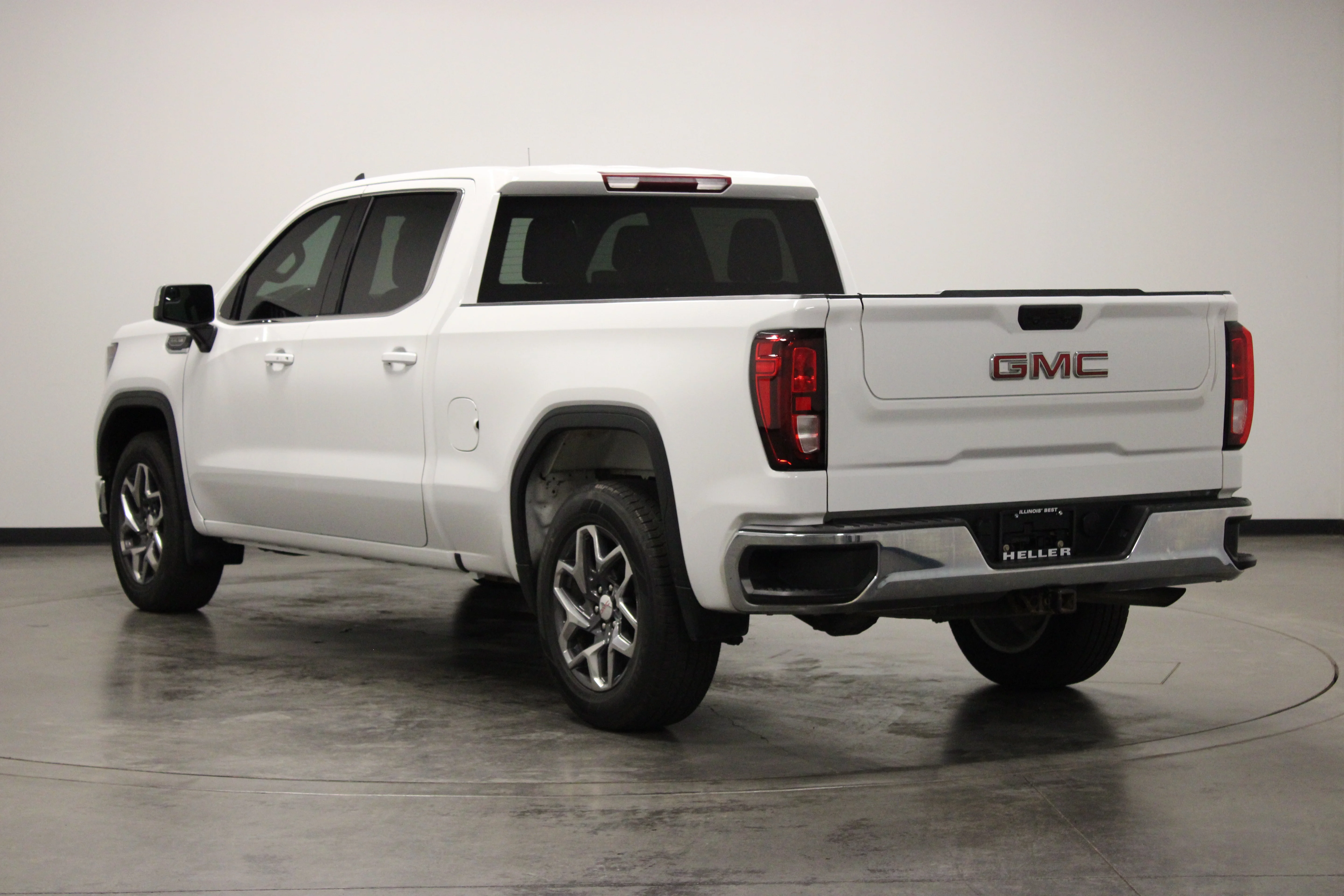 Used 2023 Summit White GMC SLE image 6