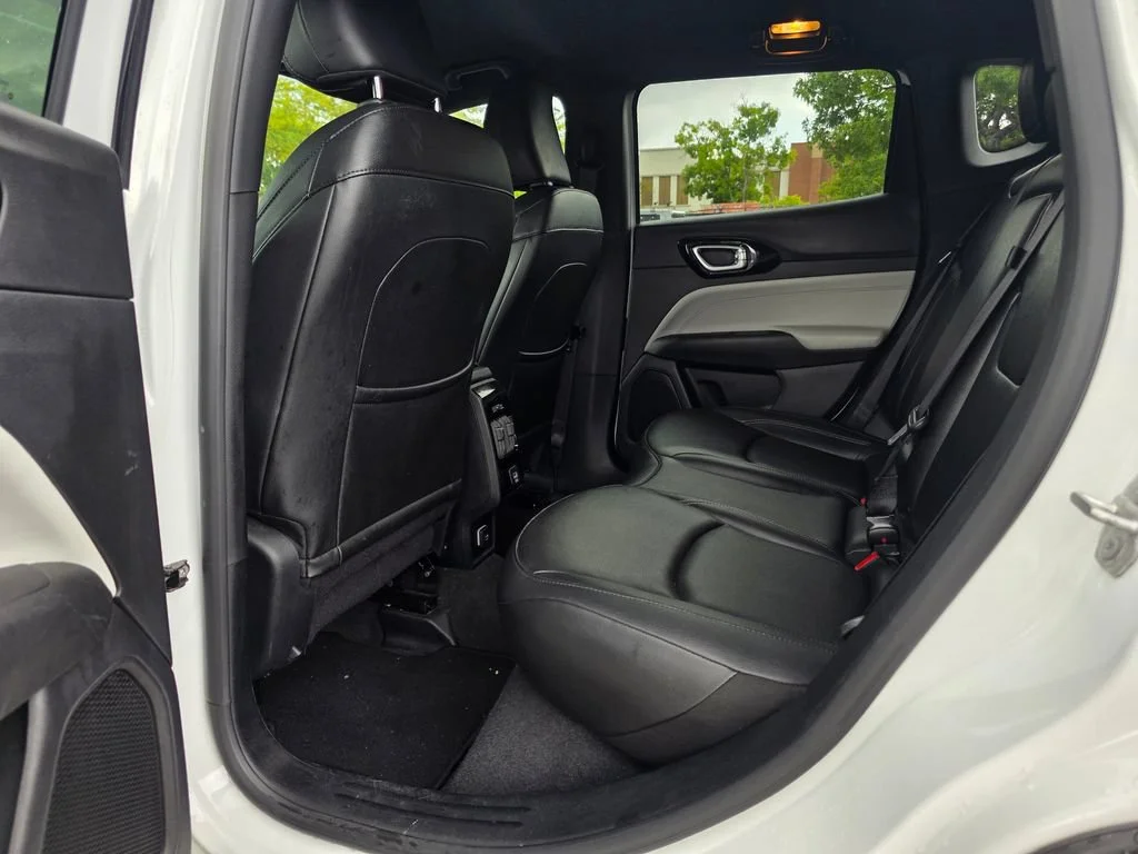 Used 2025 White Jeep Limited 4x4 image 28