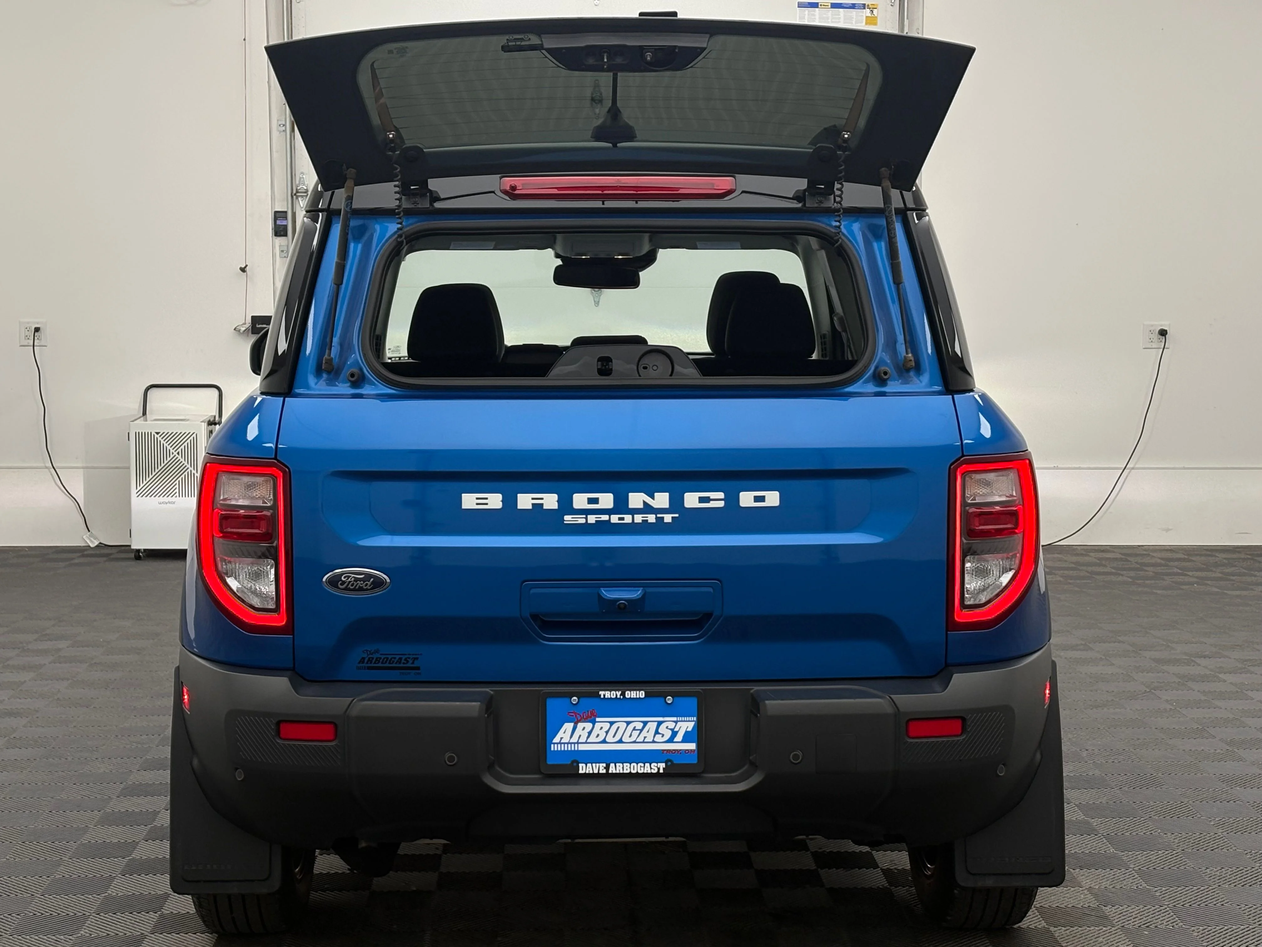Used 2025 Blue Metallic Ford Outer Banks image 10