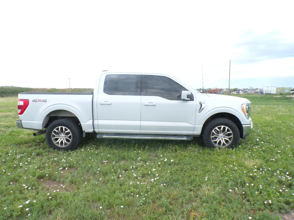 Used 2021 Space White Metallic Ford LARIAT image 4