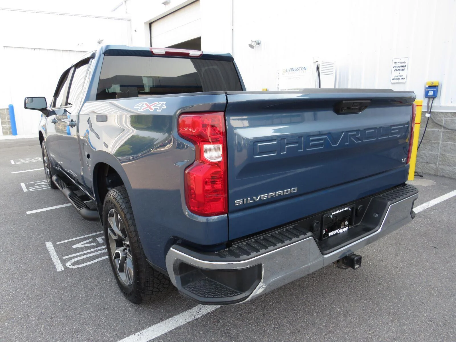 Used 2024 Lakeshore Blue Metallic Chevrolet LT (2FL) image 18