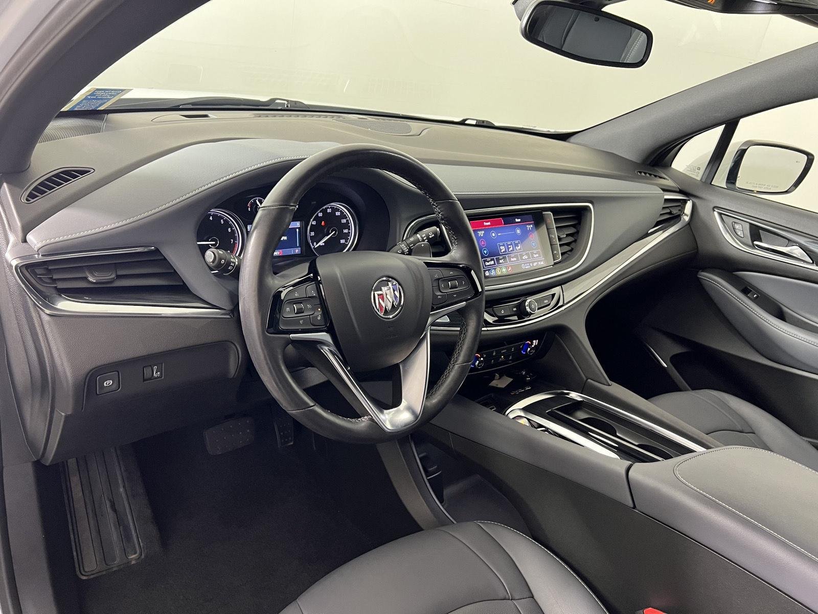Used 2024 Summit White Buick Essence image 3