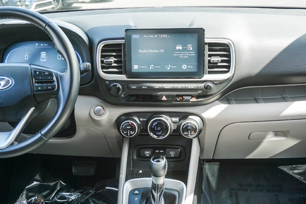 Used 2024 Silver Hyundai SEL image 16