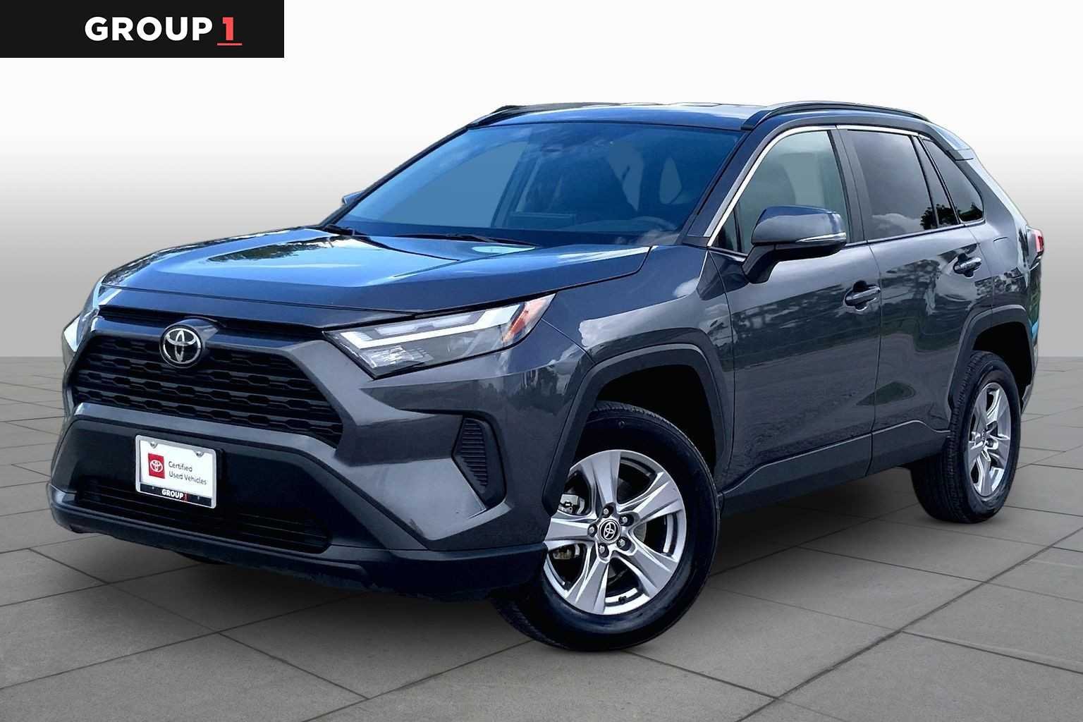 2025 Toyota RAV4 XLE FWD's photo