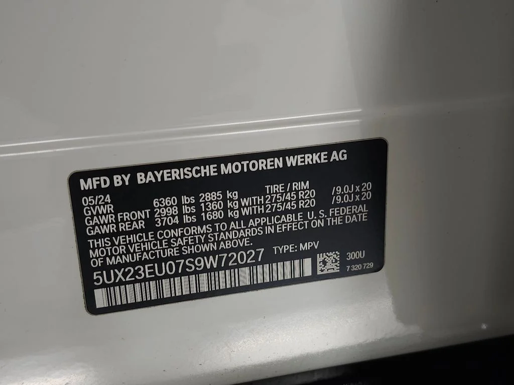 Used 2025 White BMW xDrive40i image 36