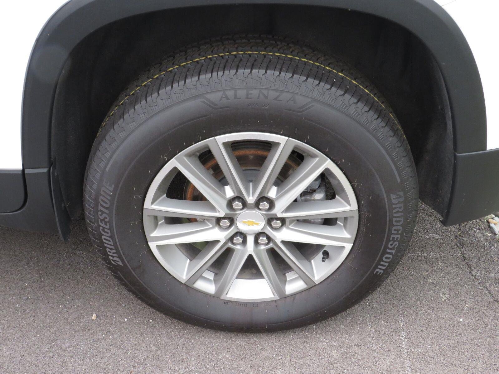 Used 2023 Summit White Chevrolet LT image 14