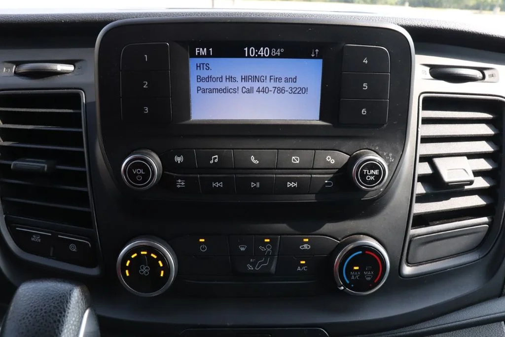 Used 2022 Oxford White Ford Base image 17