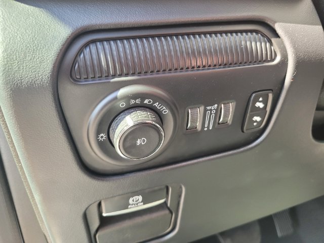 Used 2024 White Jeep Series II image 19