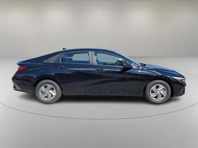 New 2026 Black Hyundai SE image 5
