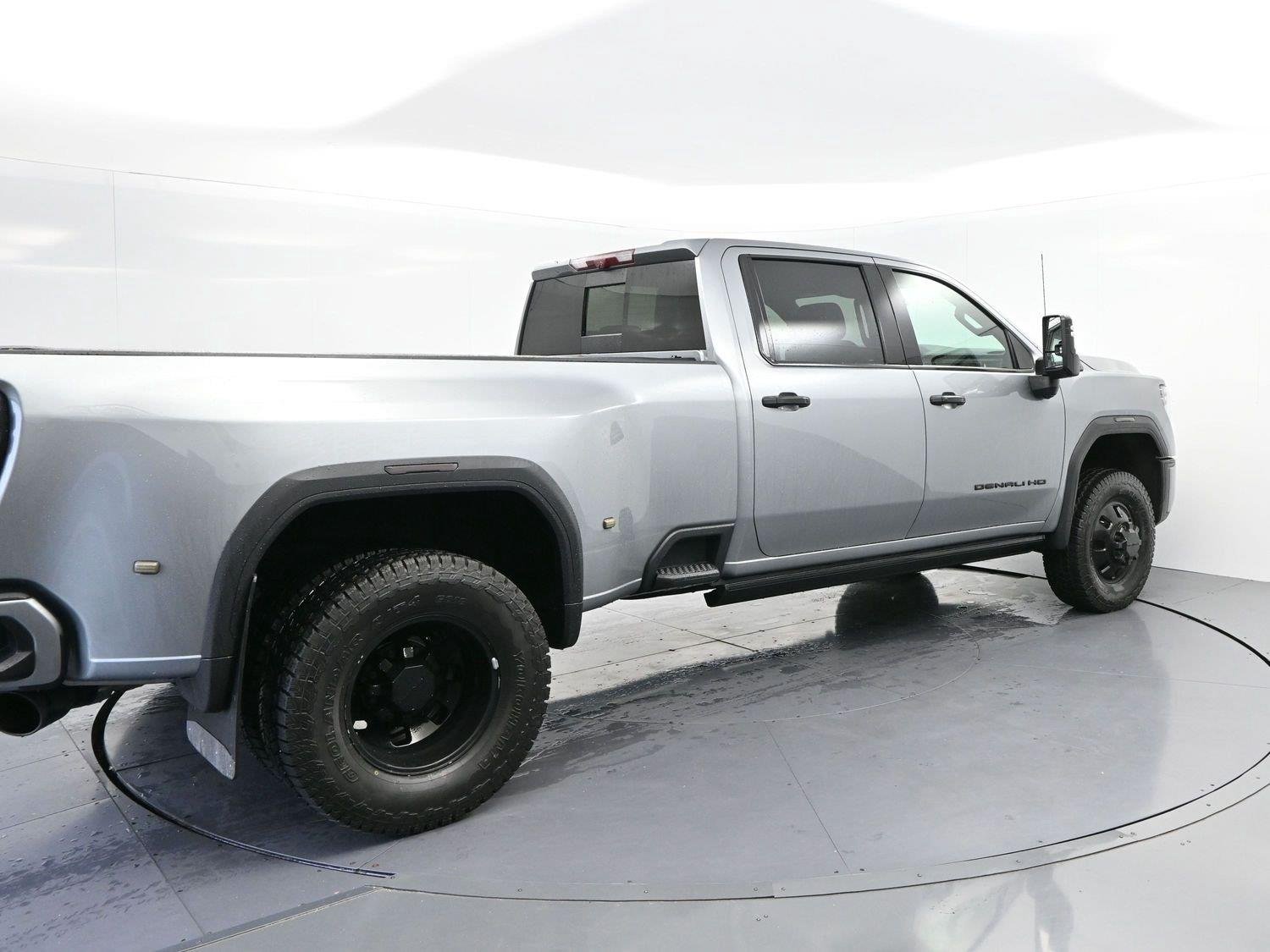 Used 2025 Sterling Metallic GMC Denali Ultimate DRW image 7