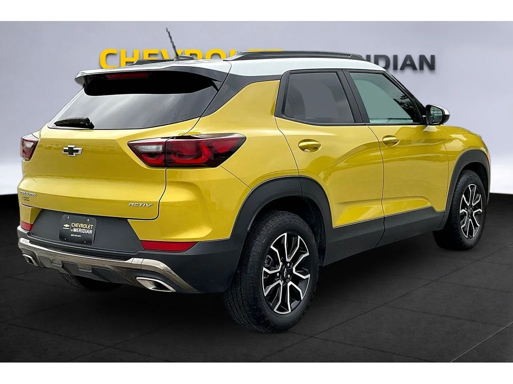 Used 2025 Nitro Yellow Metallic Chevrolet ACTIV image 10