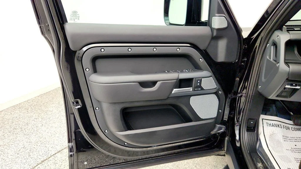 Used 2024 Santorini Black Metallic Land Rover 130 P400 X-Dynamic SE image 11