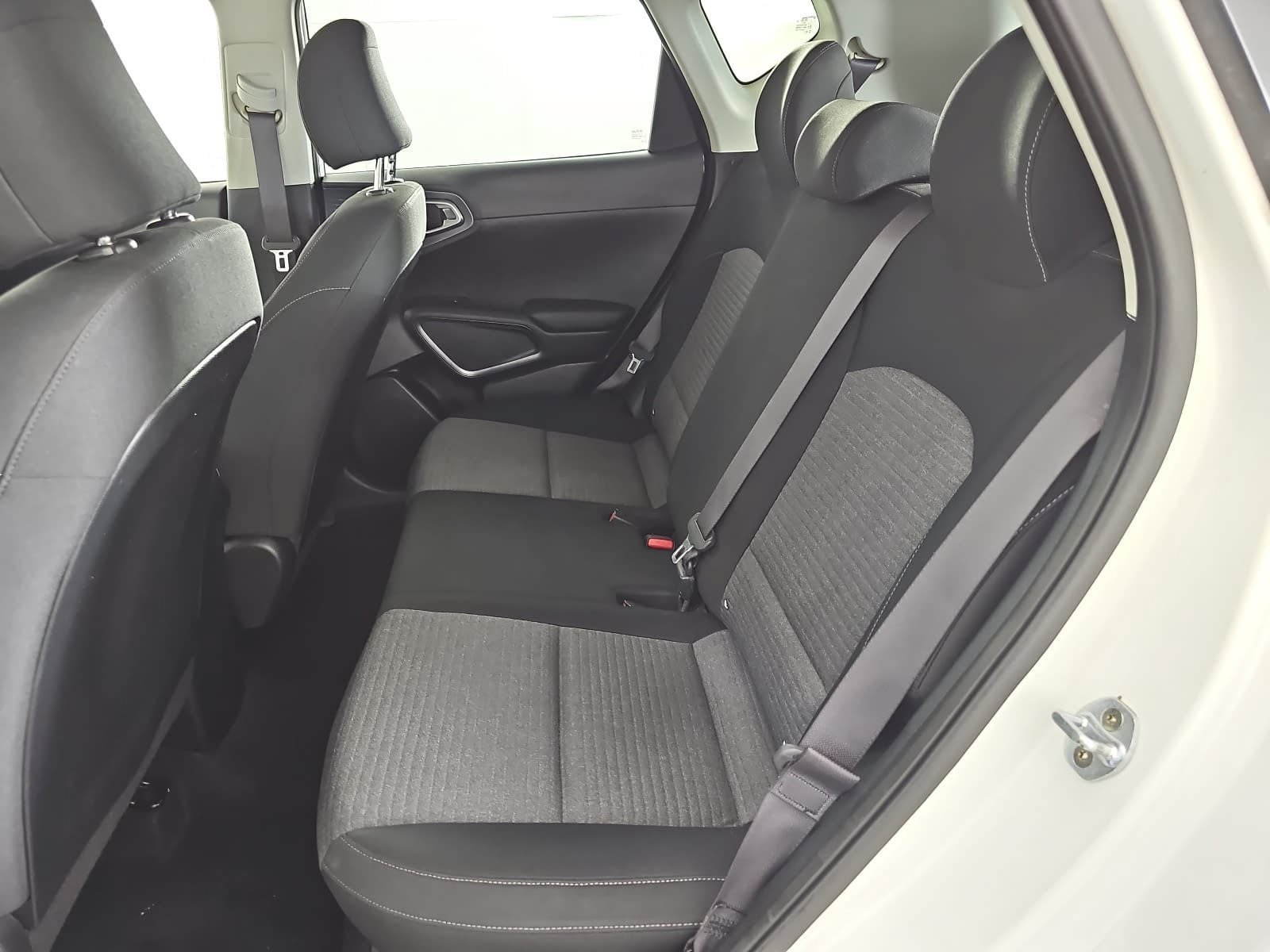 Used 2020 White Kia S image 12