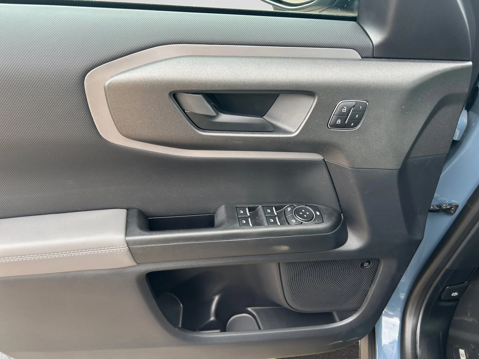 New 2026 Azure Grey Metallic Tri-Coat Ford Badlands image 15