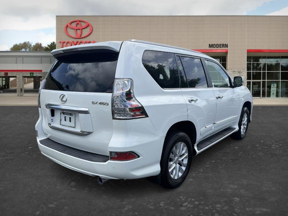 Used 2017 Starfire Pearl Lexus 460 image 5