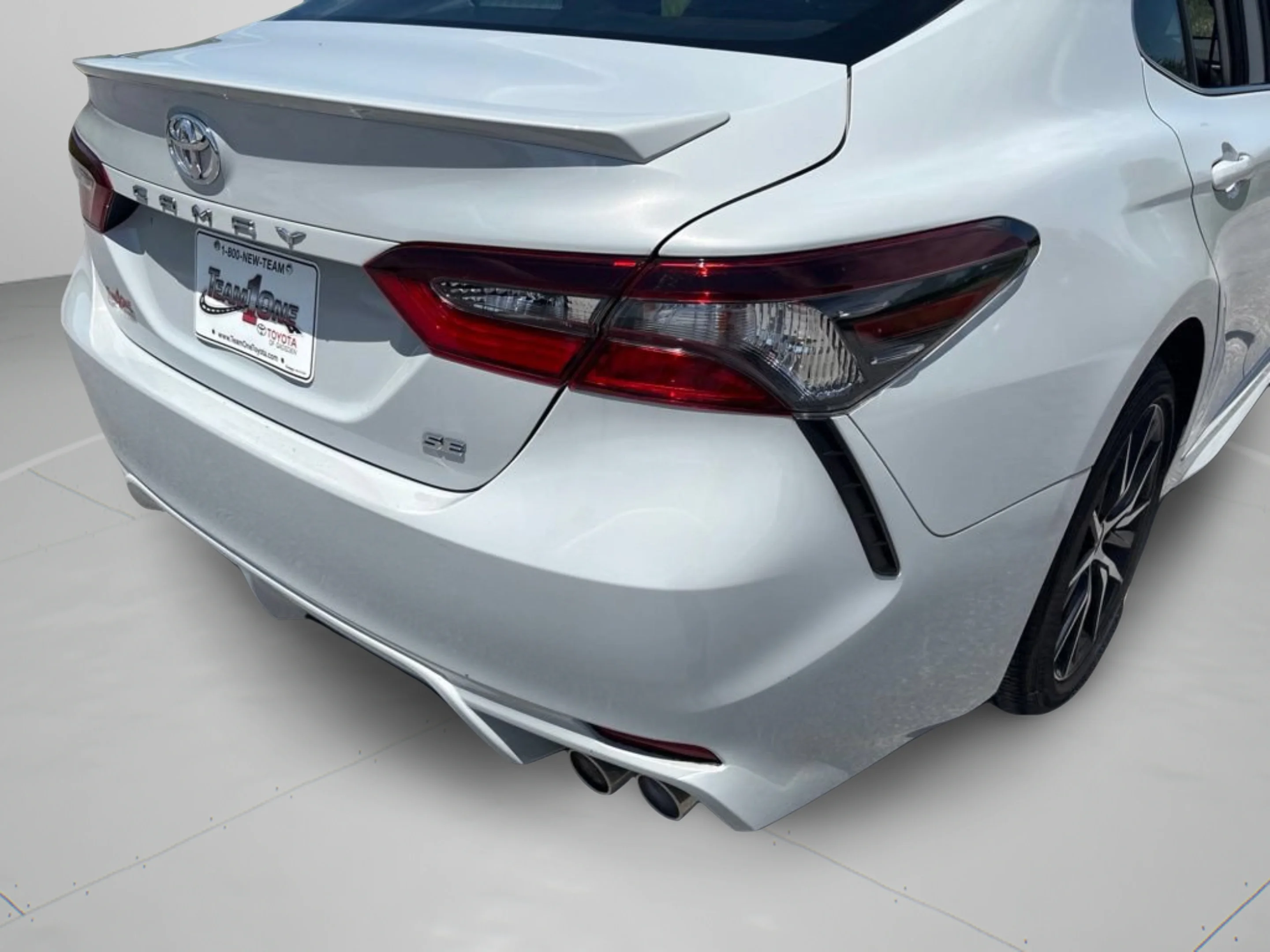 Used 2024 Ice Toyota SE image 27