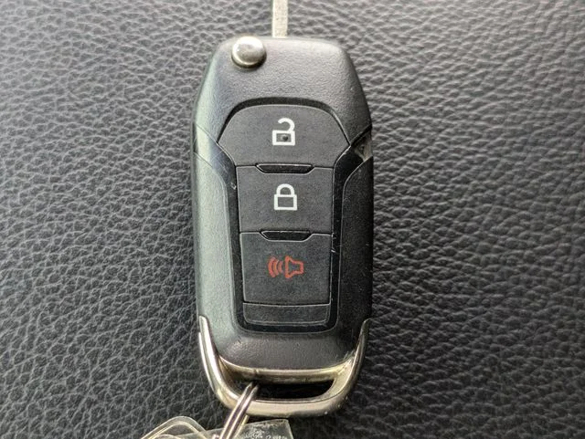 Certified Used 2019 Oxford White Ford XLT image 27