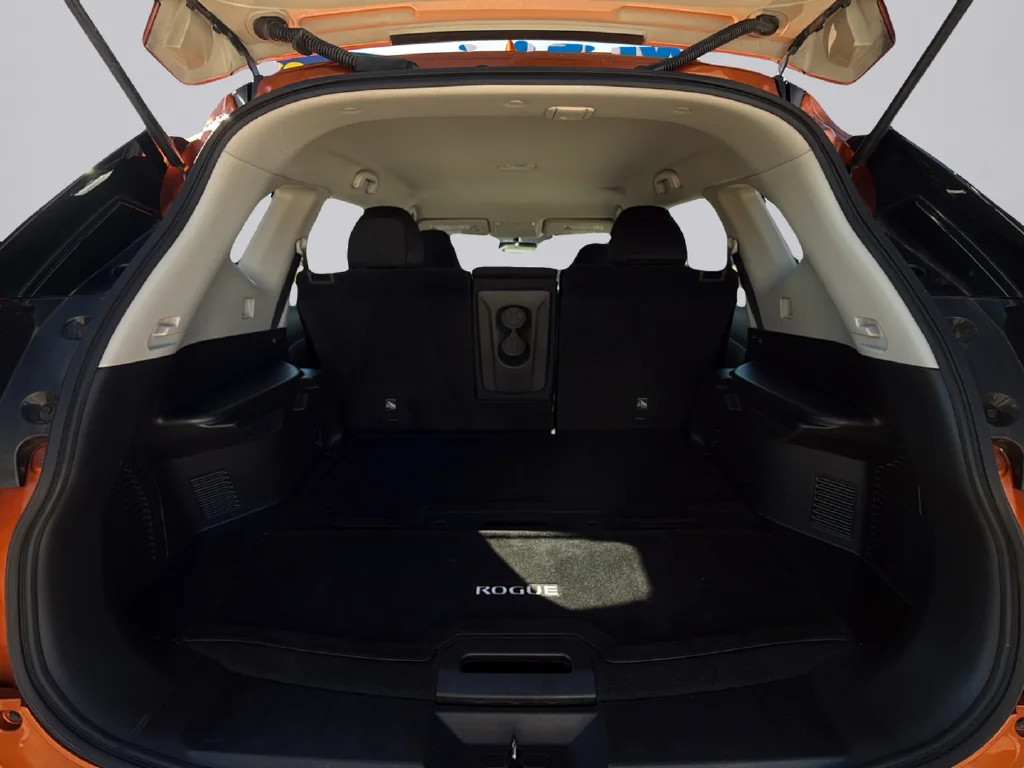 Used 2017 Monarch Orange Nissan S image 28